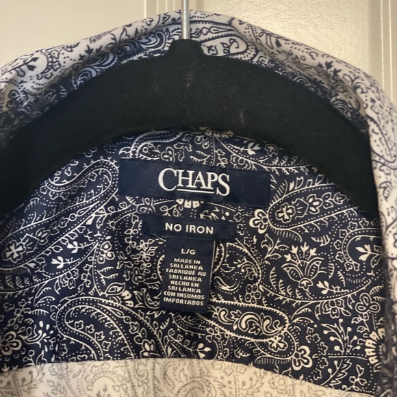 Navy/White Paisley button up w/detailed collar and cuffs! Versatile dress/casual - Picture 2 of 3